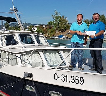 Crew OÖ kauft Club-Motoryacht auf der Donau