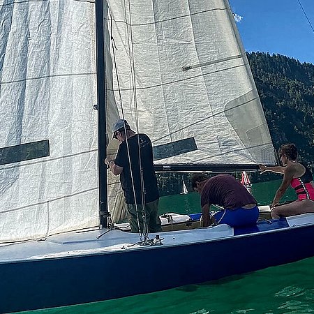 Gundel Gaukeley: ein erster Schlag unter Segel